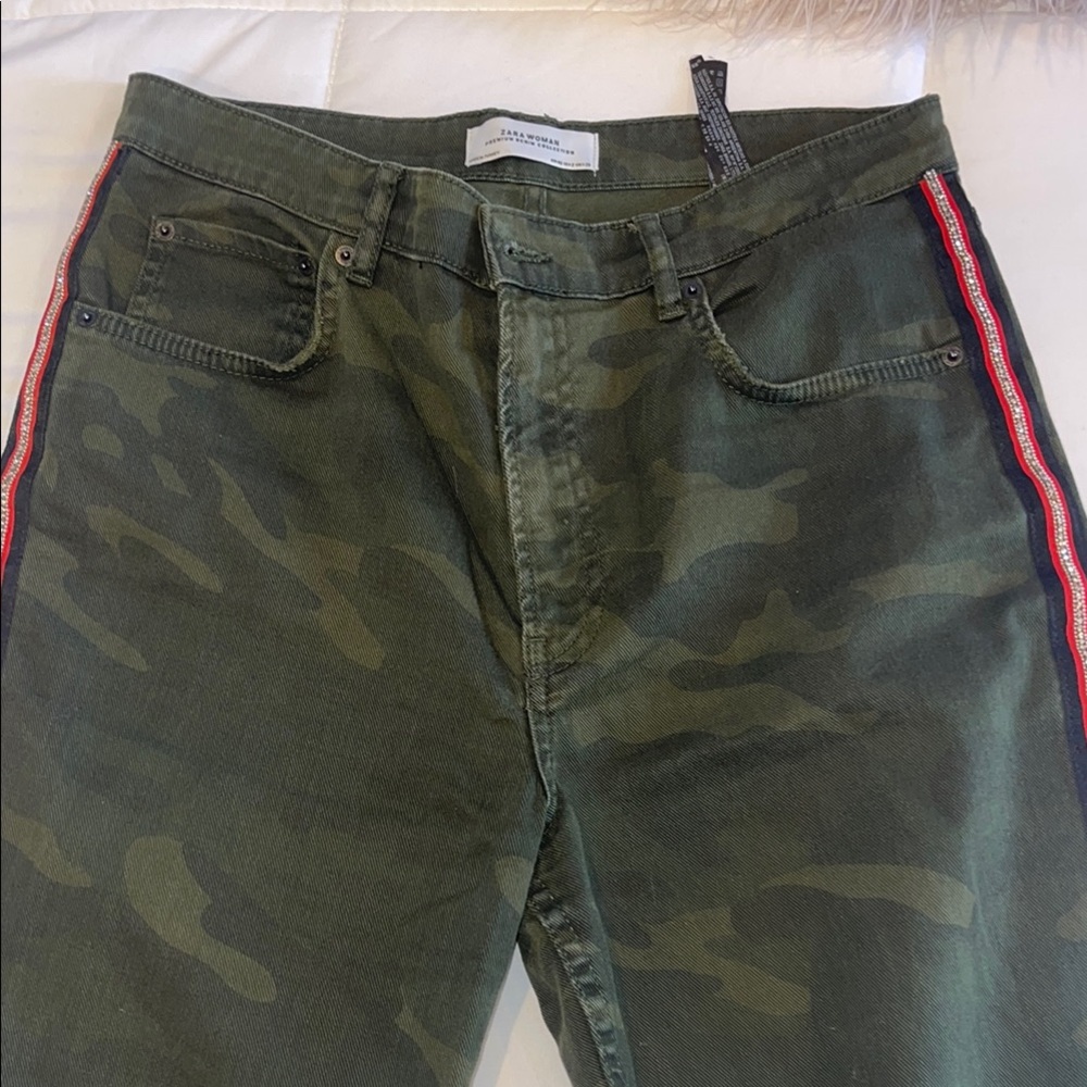 Zara camouflage Jeans with Frayed Hem and Sporty Side Stripes.please ask info - Picture 2 of 5